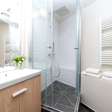Between Saint Germain & Eiffel Tower High Ceiling Renovated Townhouse Terrace Ac!!!! *